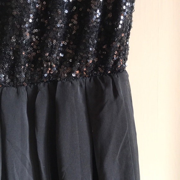 Issi sequin and chiffon little black dress - Picture 4 of 10